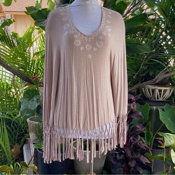 Cupio tan colored fringed blouse - Picture 3 of 8